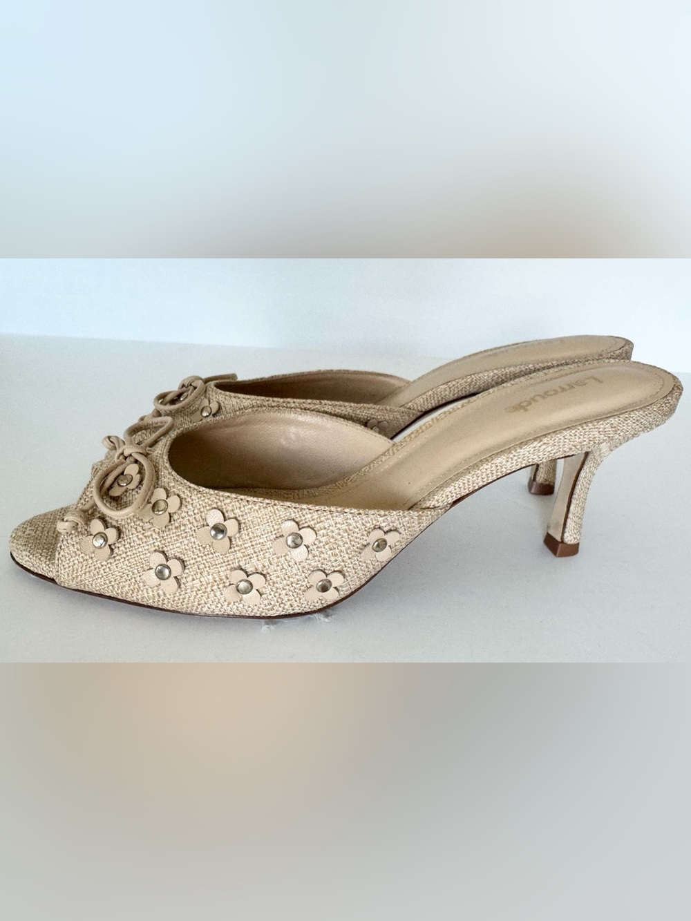 Larroude Jasmine Floral Tan Raffia Sandals Size 8.5 - worn once